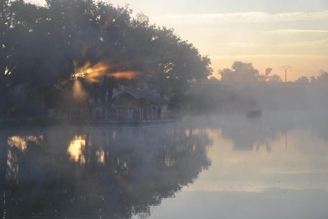 Village Flottant De Pressac エクステリア 写真
